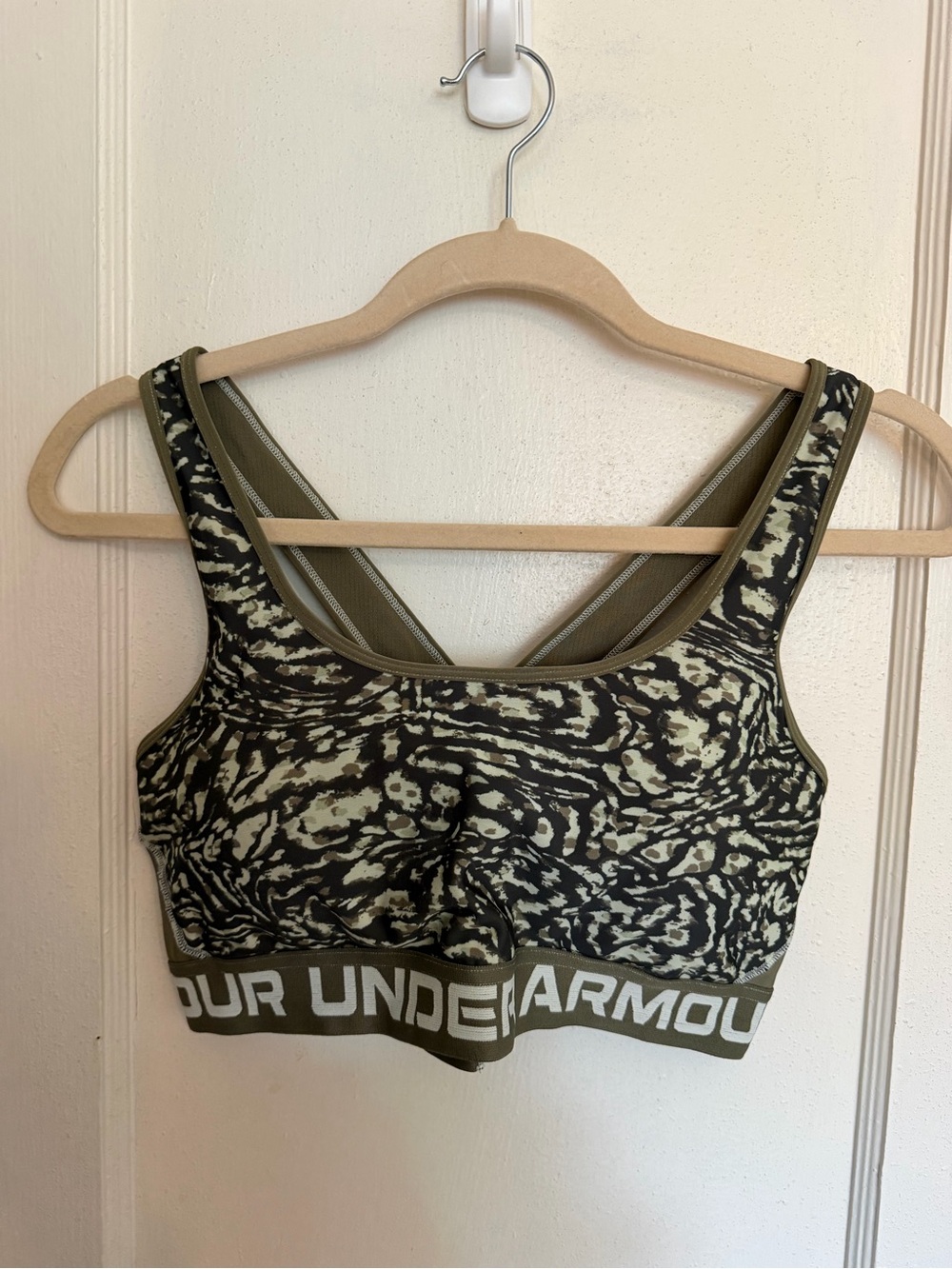 Under Armour Women’s Olive Green Printed Sports Racerback Bra. Great Cond.  XL